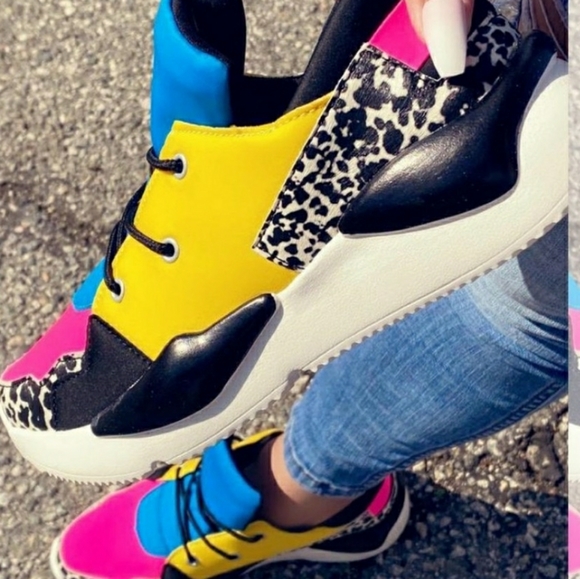 💲💲Multi Print Sneaker Size 8 - Picture 2 of 2